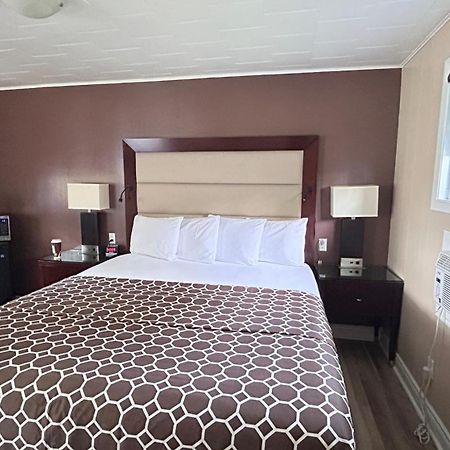 Rogers Motel Smiths Falls Eksteriør billede