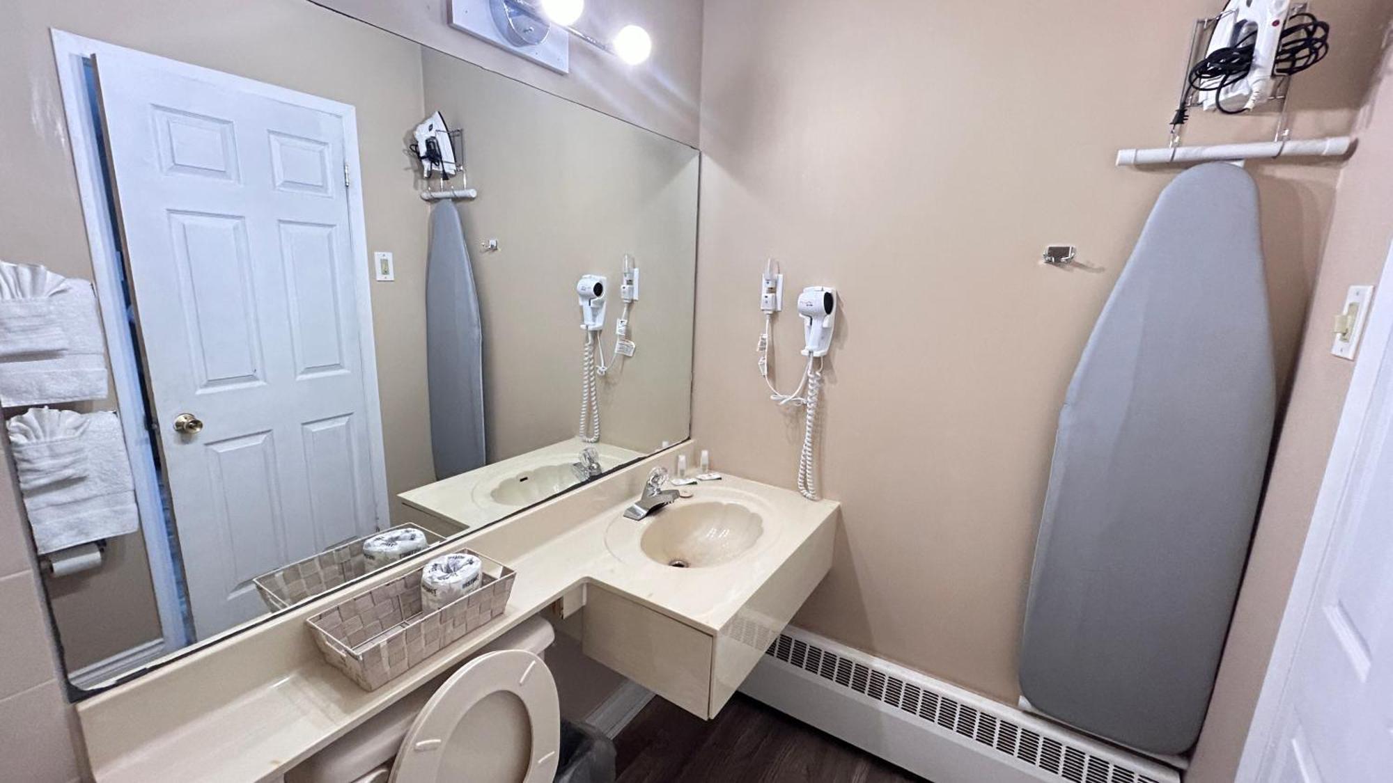 Rogers Motel Smiths Falls Eksteriør billede