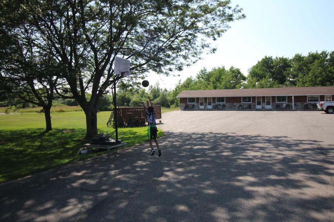Rogers Motel Smiths Falls Eksteriør billede
